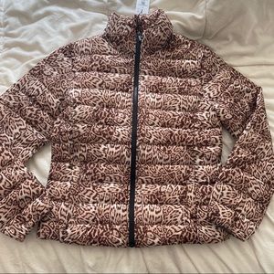 (NEW) Leopard Puffer Jacket size Medium